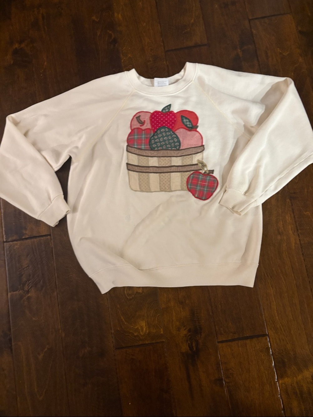 Hanes vintage  Cream crewneck Sweatshirt with Red Apple Appliqué
